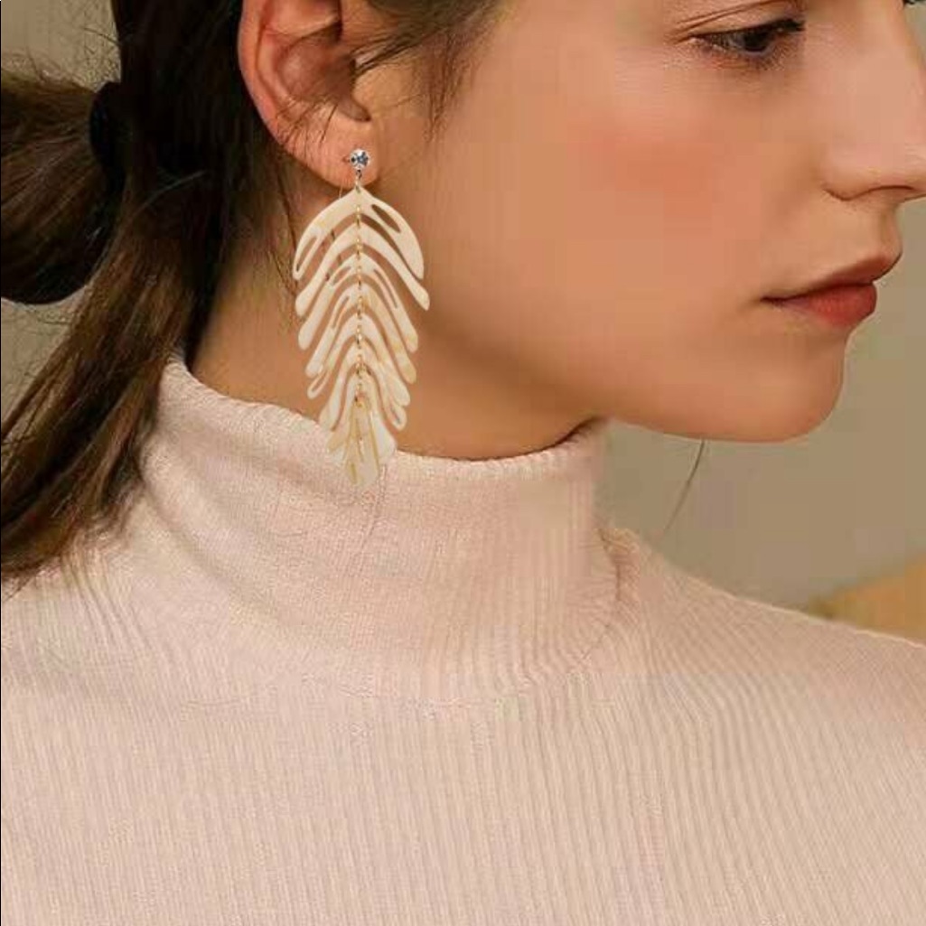 New Sophia Beige Tropical Leaf Rhinestone Earring